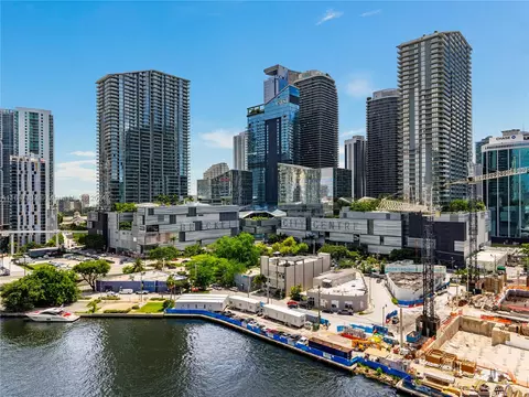 92 SW 3rd St #1505, Miami, FL 33130