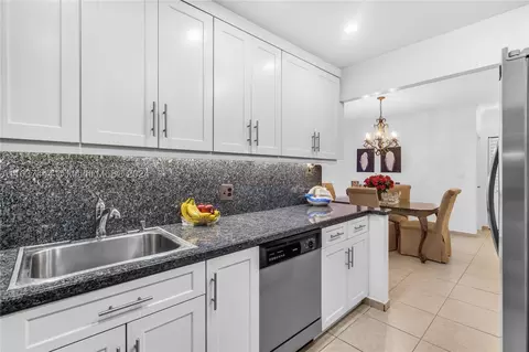 1985 S Ocean Dr #19M, Hallandale Beach, FL 33009