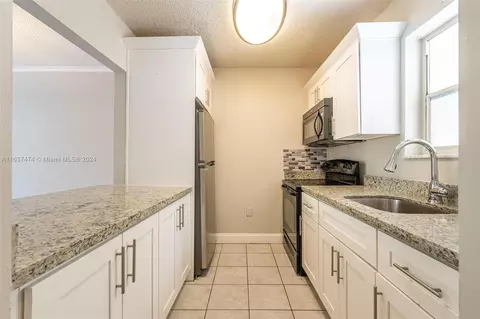 13101 Memorial Hwy #216, North Miami, FL 33161
