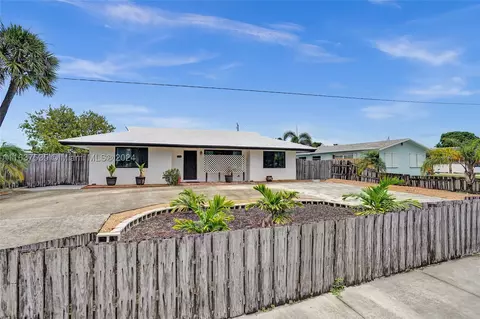 1211 S Broadway, Lantana, FL 33462