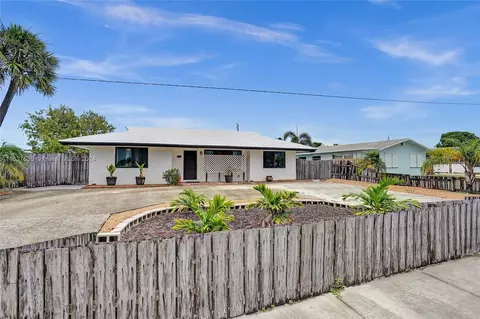 1211 S Broadway, Lantana, FL 33462