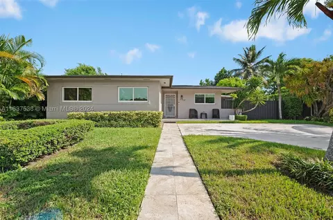 5830 NW 118th St, Hialeah, FL 33012