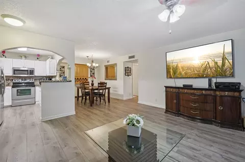 464 N Laurel Dr #2007, Margate, FL 33063
