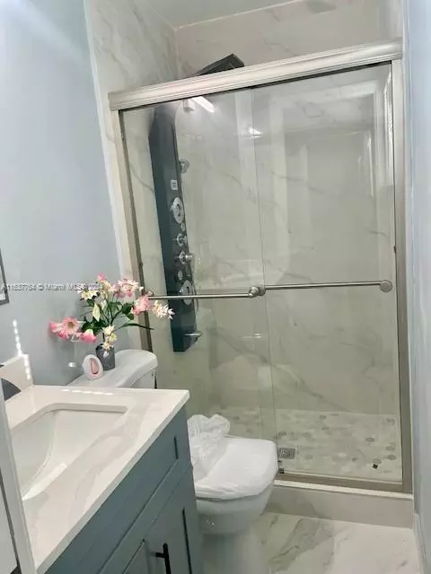 Bath - 16482 NE 3rd Ave, Miami, FL 33162 photo 2 of 4