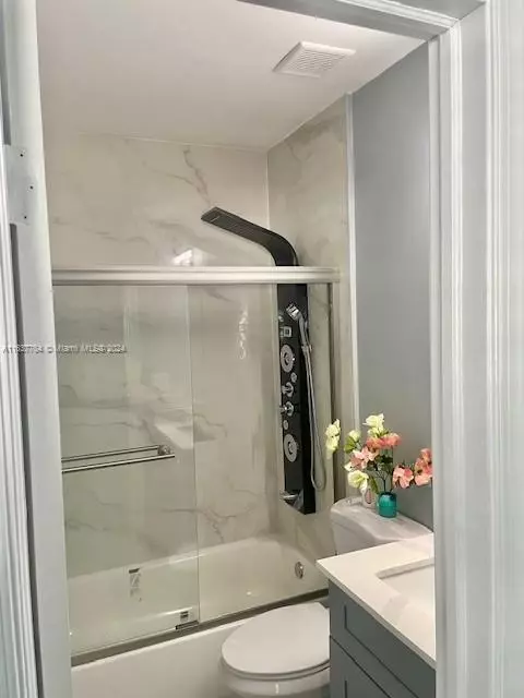 Bath - 16482 NE 3rd Ave, Miami, FL 33162 photo 3 of 4