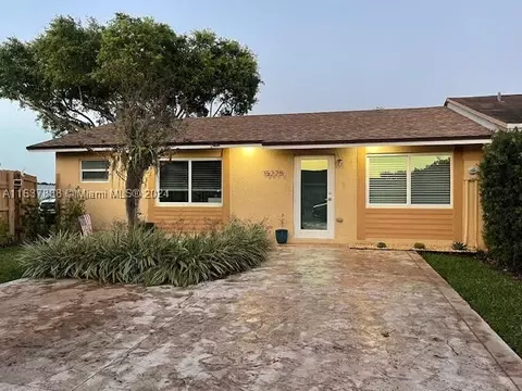 15275 SW 69th Ter, Miami, FL 33193