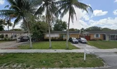 5590 S 38th Ct, Greenacres, FL 33463