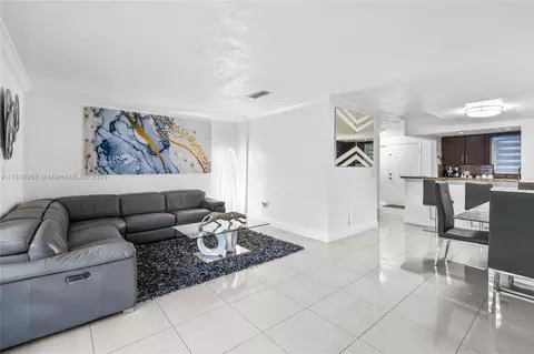 9371 Fontainebleau Blvd #I235, Miami, FL 33172