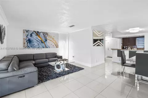 9371 Fontainebleau Blvd #I235, Miami, FL 33172