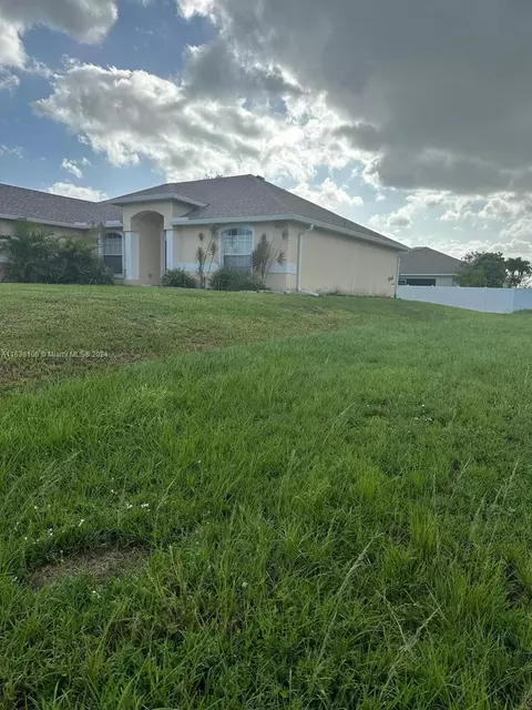 1430 NE 6 Pl, Cape Coral, FL 33909