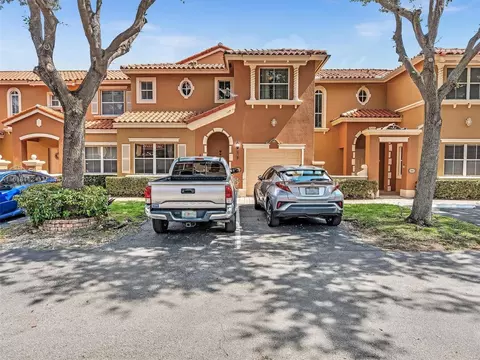 8551 NW 141st Ter #302, Miami Lakes, FL 33016