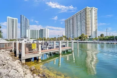 400 Kings Point Dr #320, Sunny Isles Beach, FL 33160