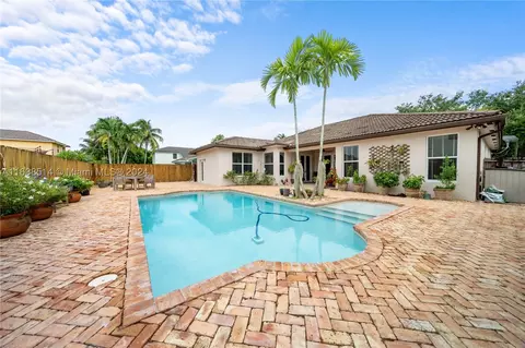 15759 SW 149th Ter, Miami, FL 33196
