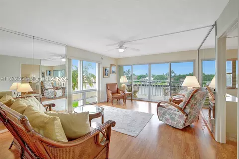 2611 N Riverside Dr #301, Pompano Beach, FL 33062