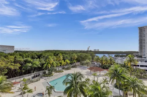100 Bayview Dr #519, Sunny Isles Beach, FL 33160