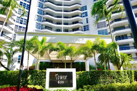 3400 NE 192nd St #208, Aventura, FL 33180