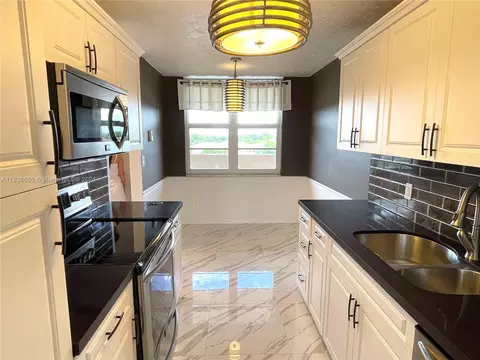 250 Jacaranda Dr #608, Plantation, FL 33324