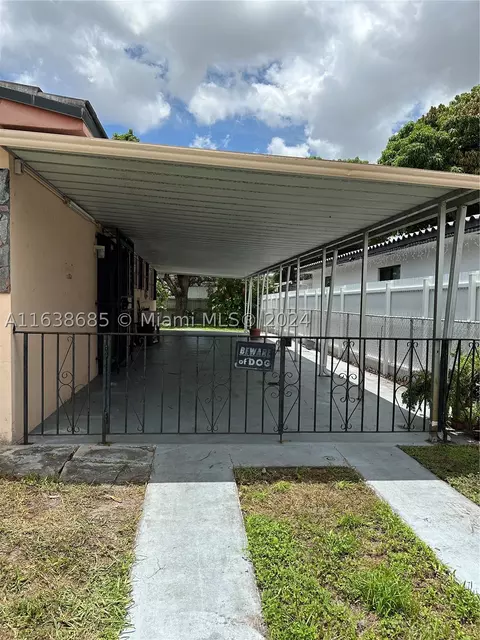 720 SE 8th Pl, Hialeah, FL 33010