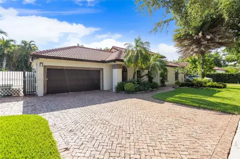15600 NW 82nd Ct, Miami Lakes, FL 33016