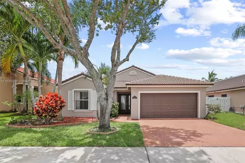 16556 NW 8th St, Pembroke Pines, FL 33028