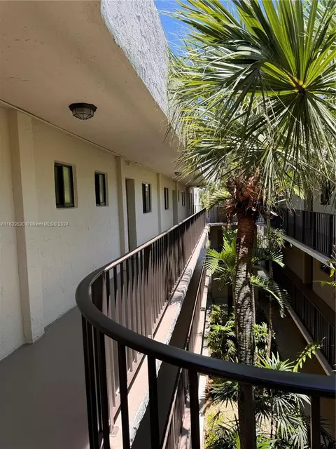 8075 SW 107th Ave #316, Miami, FL 33173