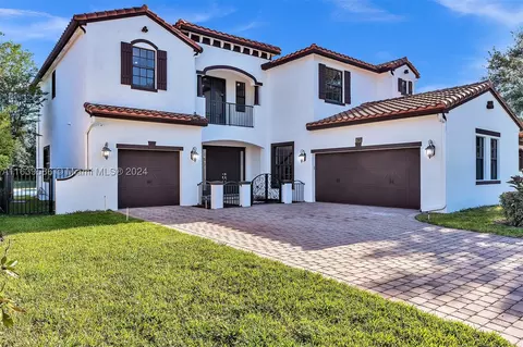 8731 NW 41st St, Hollywood, FL 33024