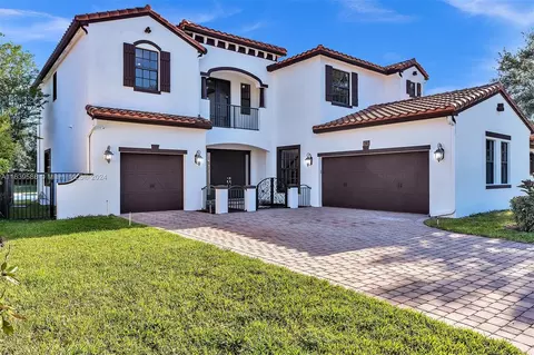 8731 NW 41st St, Hollywood, FL 33024
