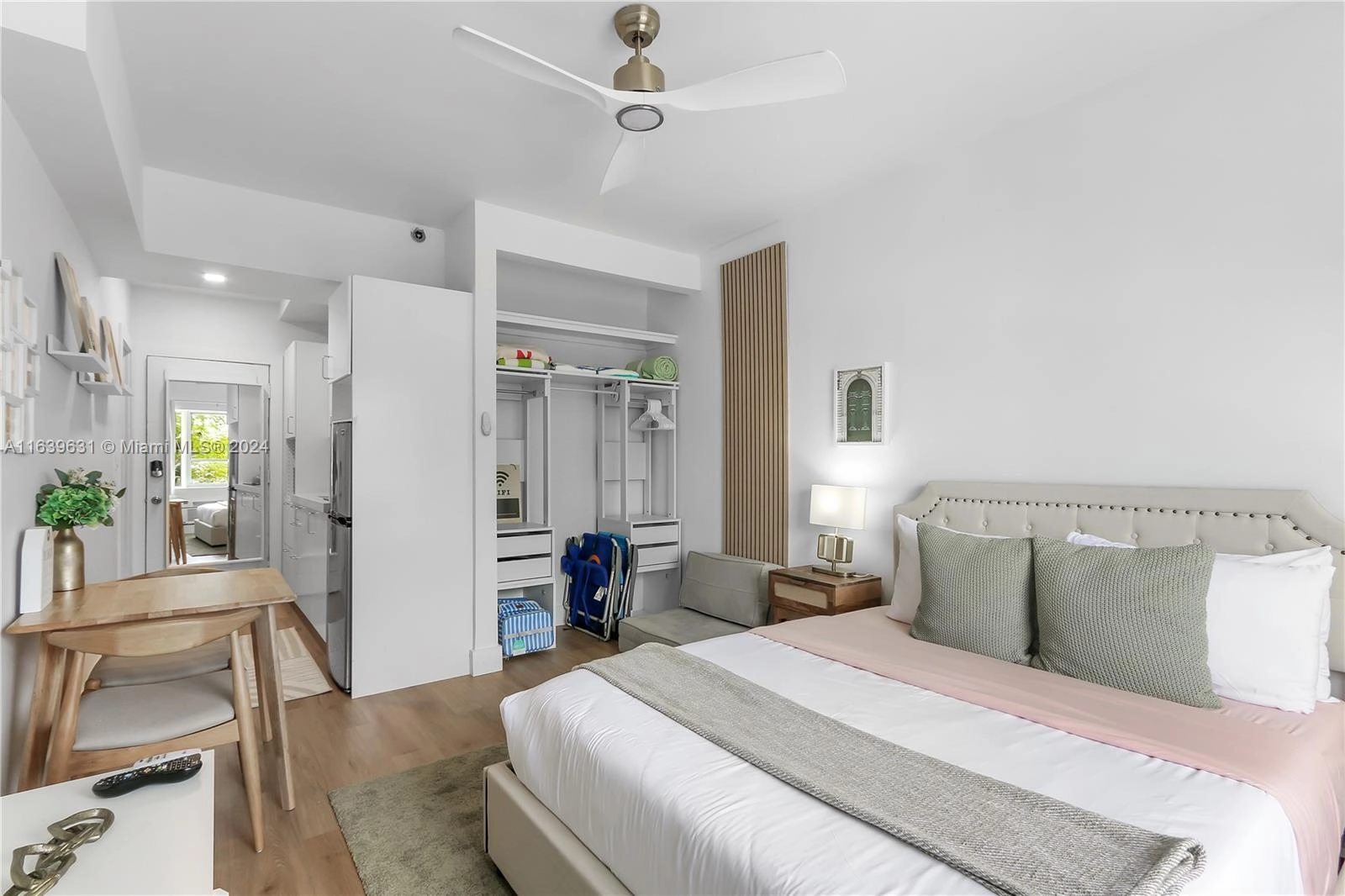 255 W 24th St Unit 232  