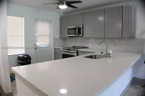 4700 Washington St #209, Hollywood, FL 33021