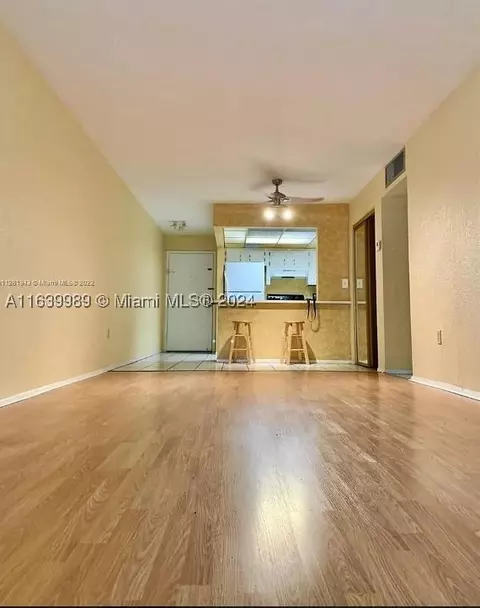 7300 NW 17th St #206, Plantation, FL 33313