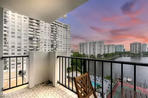 2750 NE 183rd St #910, Aventura, FL 33160