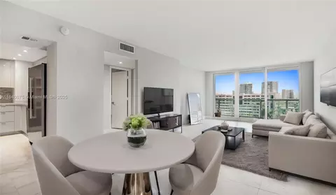 100 Bayview Dr #829, Sunny Isles Beach, FL 33160