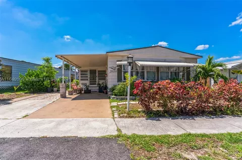 21610 NW 7th St, Pembroke Pines, FL 33029