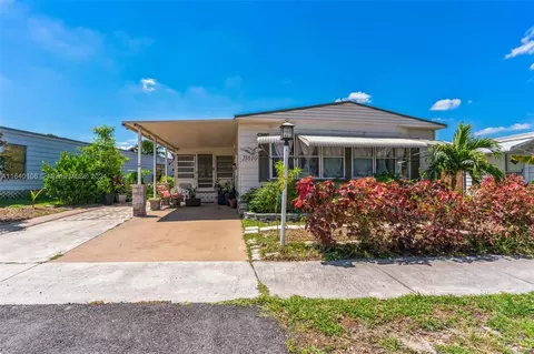 21610 NW 7th St, Pembroke Pines, FL 33029