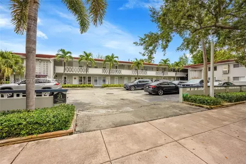 21 Edgewater Dr #202, Coral Gables, FL 33133