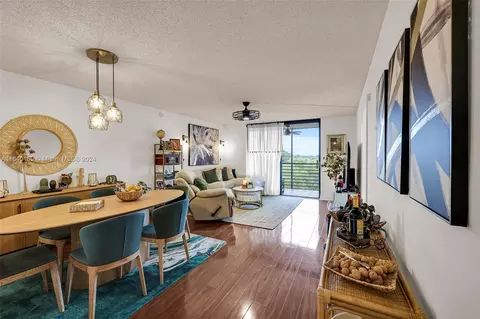 1000 Colony Point Cir #512, Pembroke Pines, FL 33026