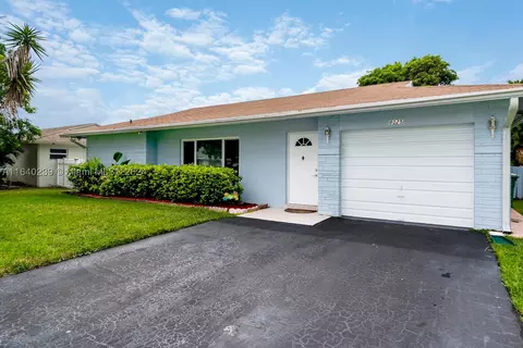 8025 NW 93rd Ave, Tamarac, FL 33321