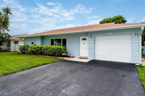 8025 NW 93rd Ave, Tamarac, FL 33321