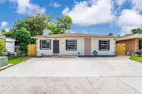 5712 SW 39th St, West Park, FL 33023