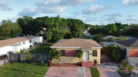 310 E 17th St, Hialeah, FL 33010