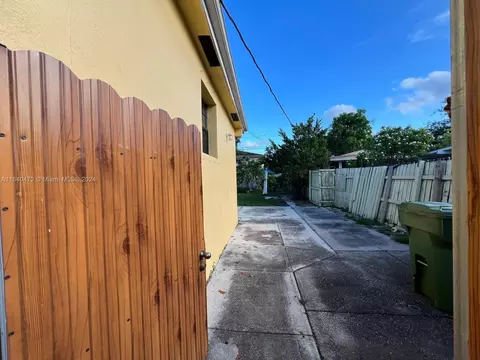 310 E 17th St, Hialeah, FL 33010 photo 11