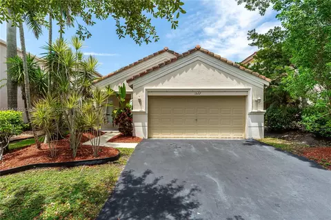 1527 Canary Island Dr, Weston, FL 33327