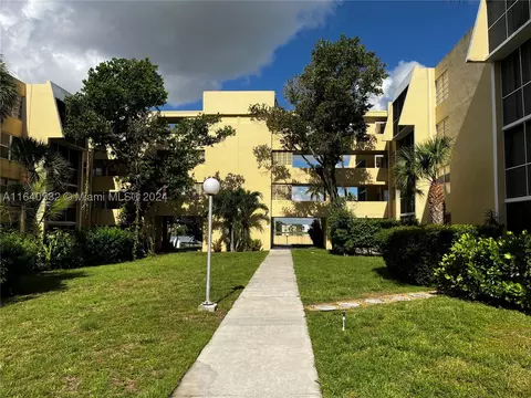 920 NE 199th St #110, Miami, FL 33179