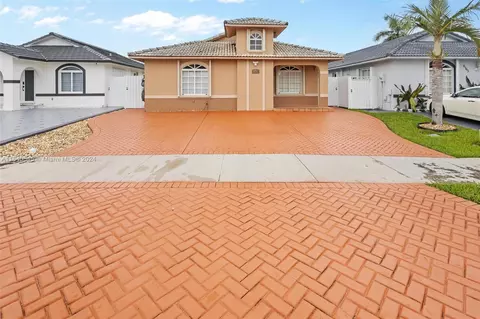 9767 NW 128th Ln, Hialeah Gardens, FL 33018