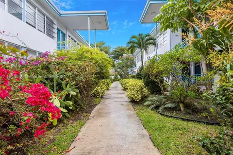 4720 Pine Tree Dr #8, Miami Beach, FL 33140