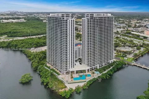 16385 Biscayne Blvd #2703, North Miami Beach, FL 33160