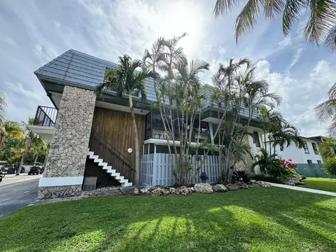 230 Sunrise Dr #8, Key Biscayne, FL 33149