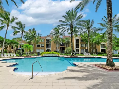 7950 N Nob Hill Rd #303, Tamarac, FL 33321
