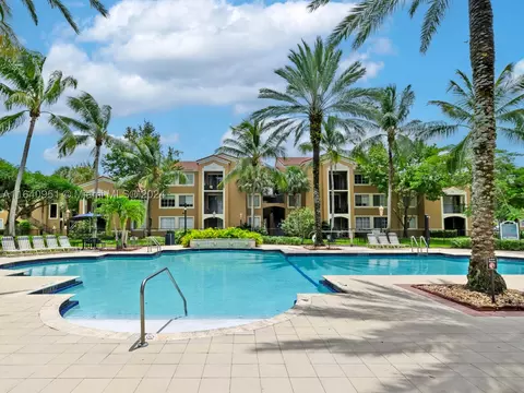 7950 N Nob Hill Rd #303, Tamarac, FL 33321