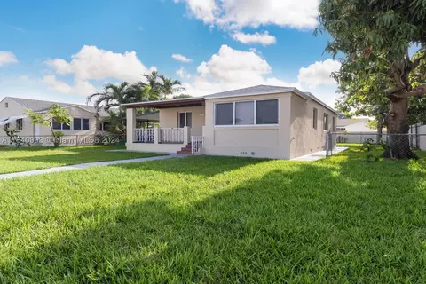 461 NW 32nd Ct, Miami, FL 33125